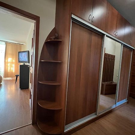 Apartment On Skorykovskyi Lane 4 Днепър Екстериор снимка